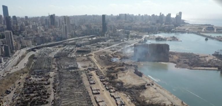 Le port de Beyrouth dévasté par l'explosion du 4 août 2020