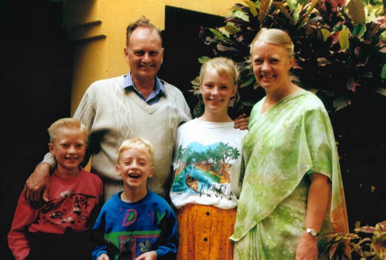 Graham et Gladys Staines avec leurs trois enfants