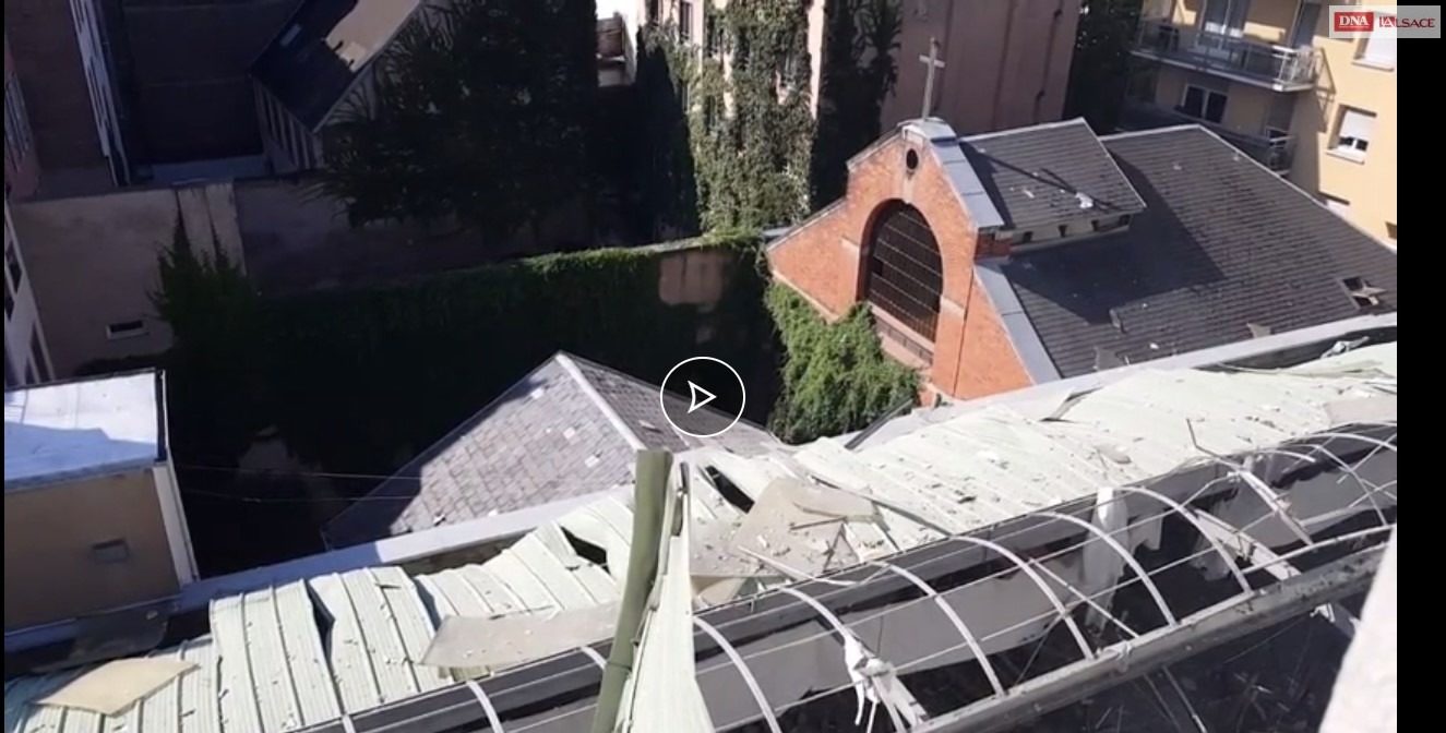 Le toit d'une salle de sport et celui d'une chapelle évangélique méthodiste endommagés par une explosion