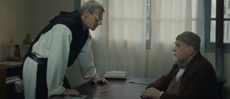 Lambert Wilson et Michael Lonsdale dans le film DES HOMMES ET DES DIEUX de Xavier Beauvois