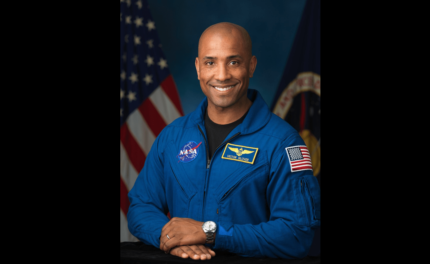 Portrait officiel de l'astronaute de la NASA Victor Glover