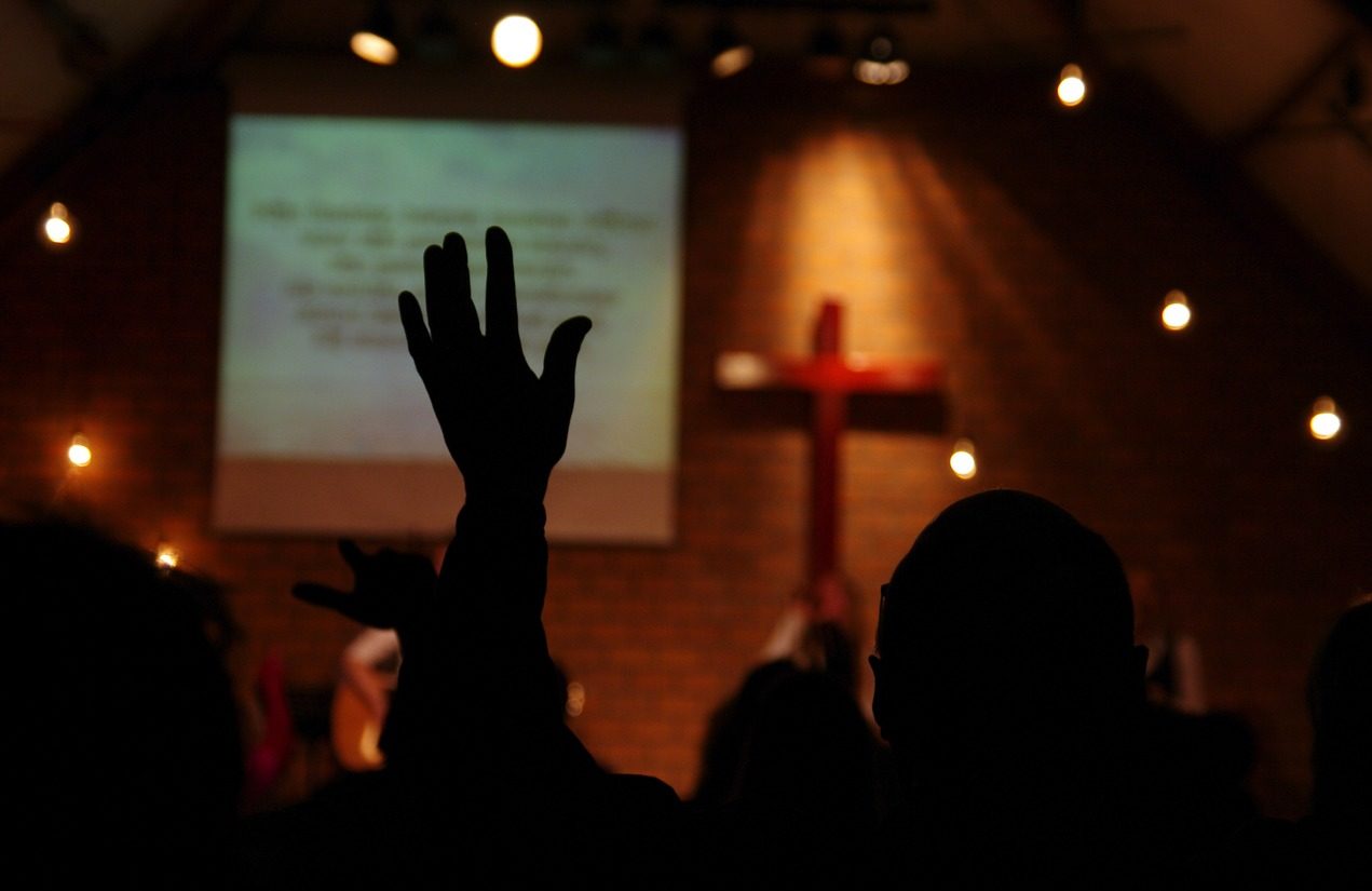 Soirée de louange dans une Eglise