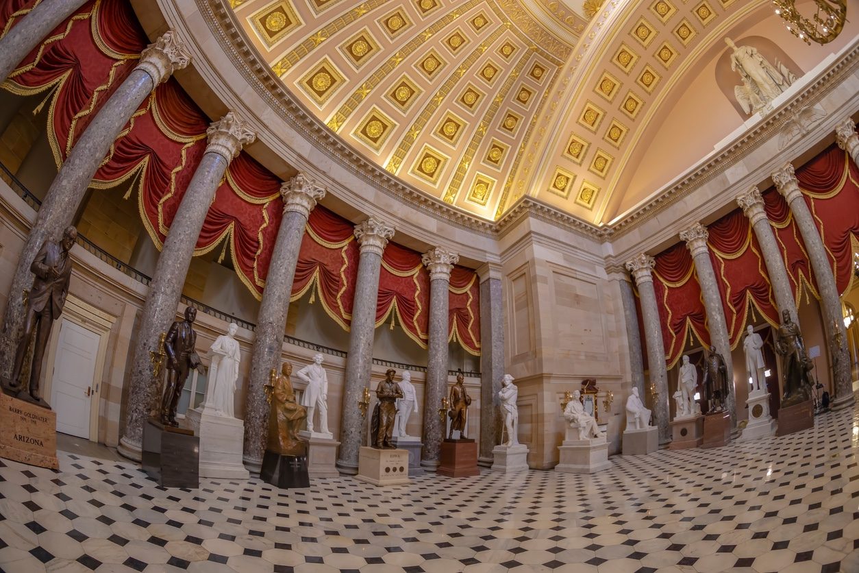 Washington DC: vue grand angle à l'intérieur de Statuary Hall dans le bâtiment du Capitole des États-Unis.