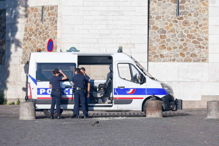 1er septembre 2016: Des policiers devant la basilique du Sacré-Coeur dans le cadre de la lutte contre la menace terroriste contre les monuments historiques de Paris.
