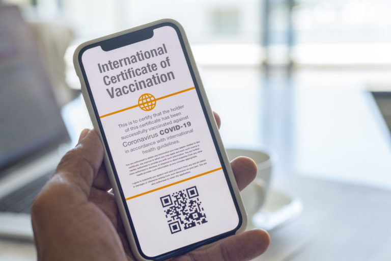Certificat international numérique de vaccination Covid-19. Le certificat indique que le titulaire a été vacciné contre le Coronavirus Covid-19