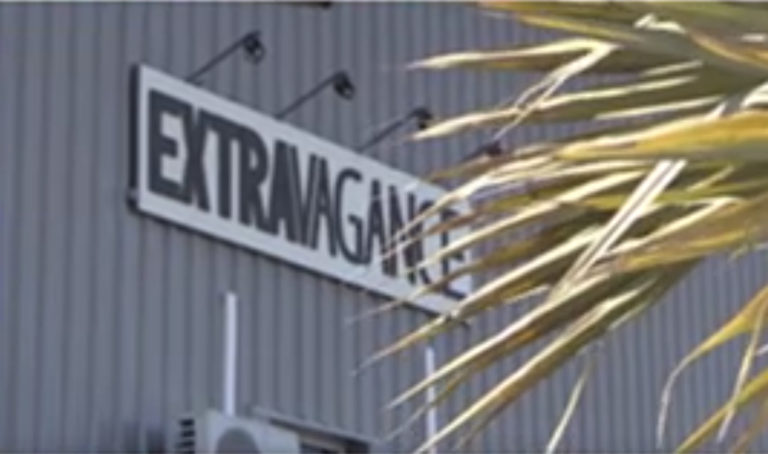 L'extérieur des locaux de l'Eglise Extravagance