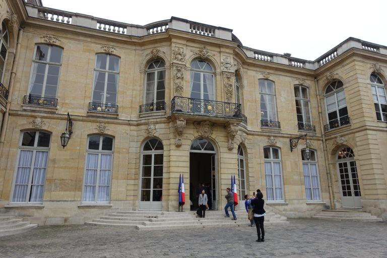 Hôtel Matignon résidence officielle et le lieu de travail du chef du gouvernement français