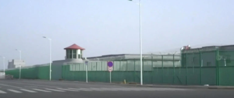 Vue sur un centre de formation professionnelle dans la province du Xinjiang, en Chine, en 2018