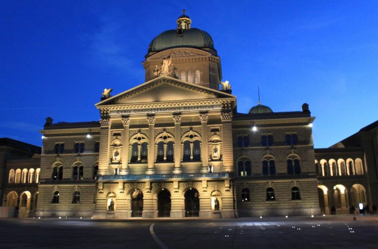 Le Palais fédéral à Berne, à la fois siège du Conseil fédéral et de l'Assemblée fédérale suisse (parlement)