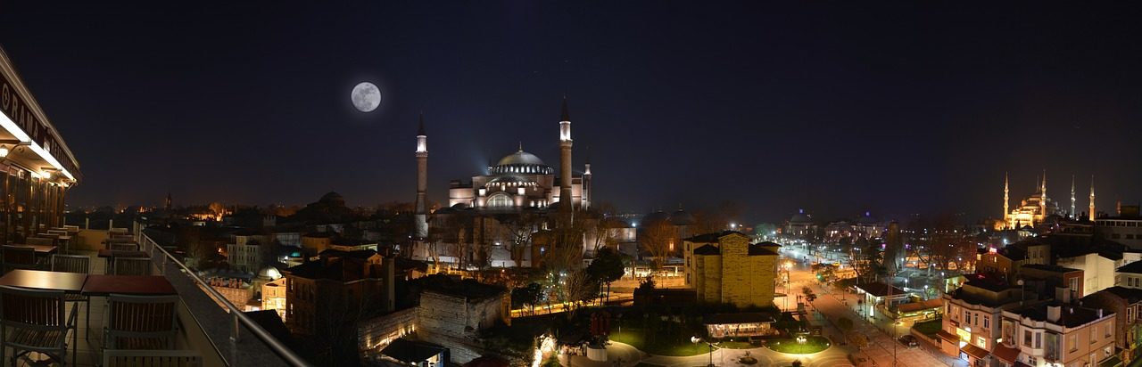 Istanbul éclairée de nuit