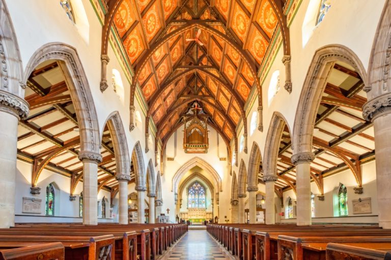 Intérieur lumineux de la cathédrale Christ Church à Montréal, Canada