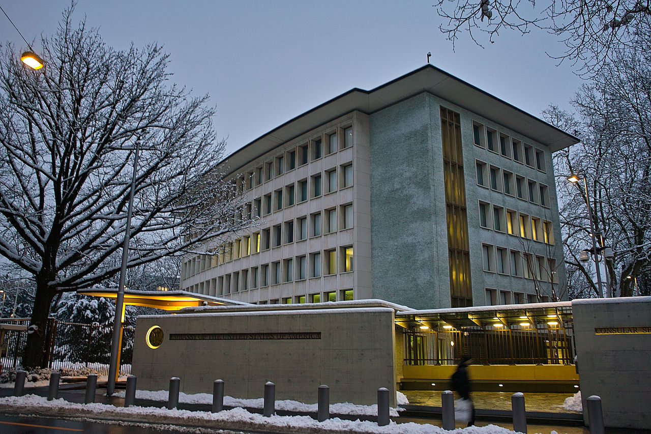 L'ambassade américaine à Berne, gros bâtiment rectangulaire doté de dizaines de fenêtres