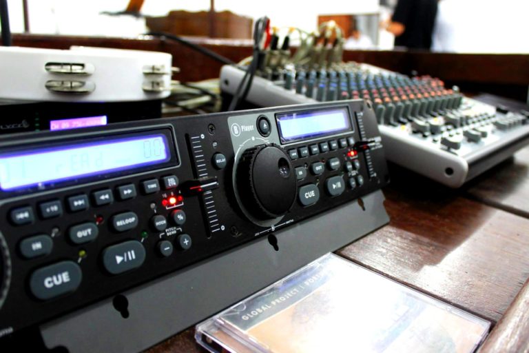 Des équipement de mixage pour la radio