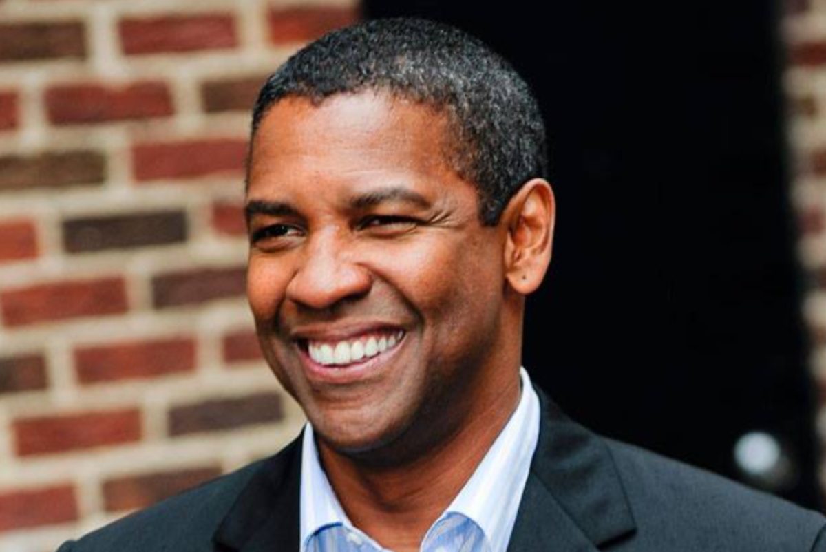 Photo de Denzel Washington, très souriant.