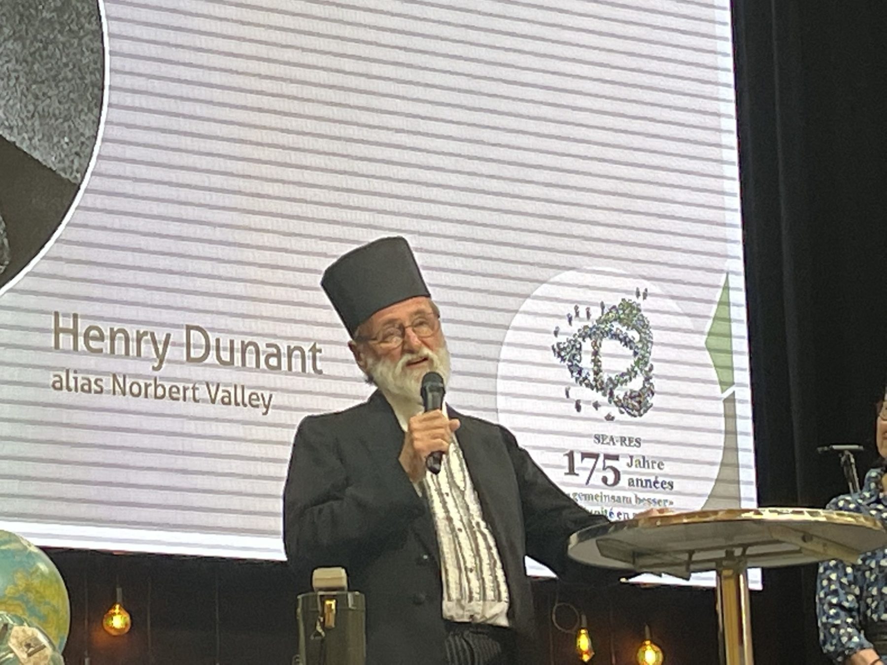 Norbert Valley enfile le costume de Henry Dunant