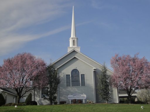 Photo d'une Eglise presbytérienne, une vaste maison surmonté d'un clocher