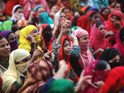 un rassemblement des femmes voilées au Bangladesh