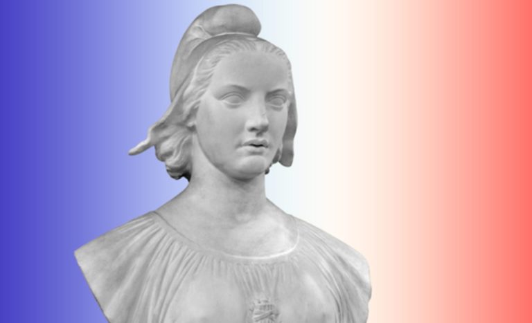 Buste sculpté de Marianne sur fond des couleurs du drapeau français