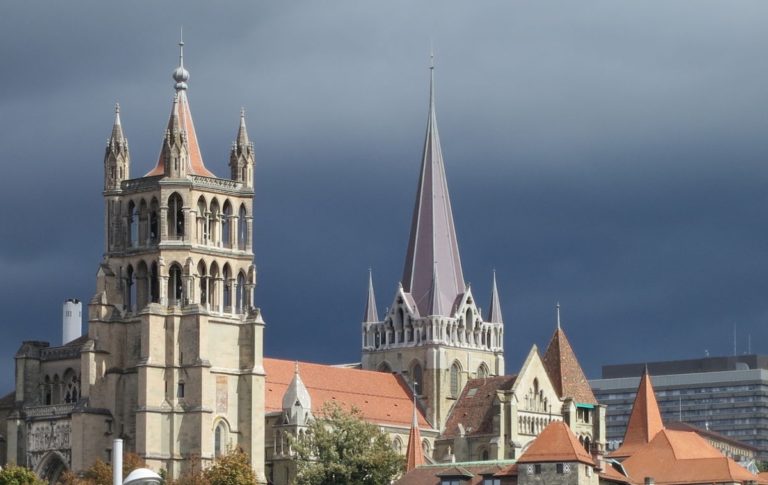 Vue aérienne de la cathédrale de Lausanne