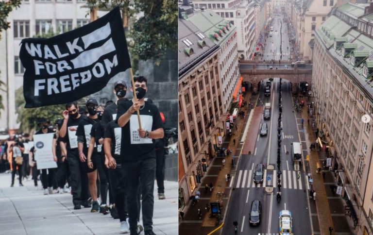 Manifestations en centre-ville. Les militants marchent les uns derrière les autres.