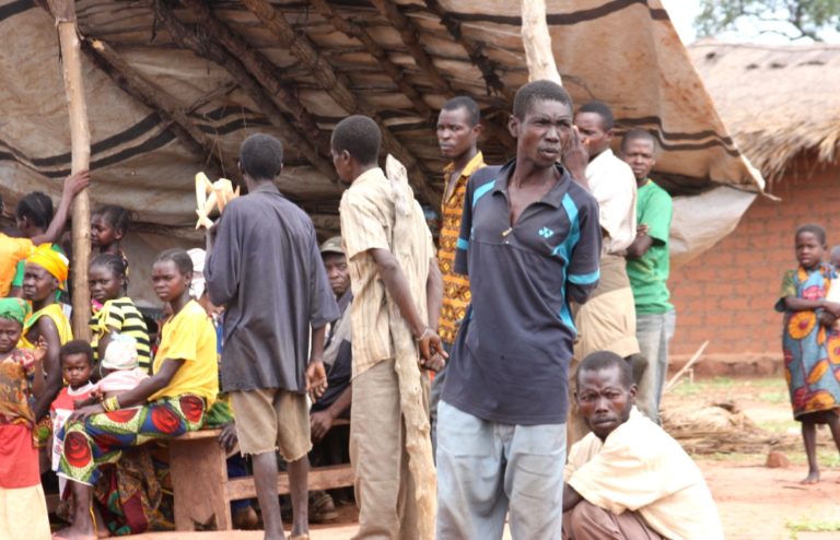 Groupe de personnes en Afrique subsaharienne.