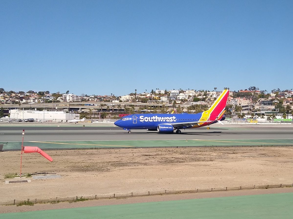 un avion Boeing 737 de la compagnie Southwest sur une piste de décollage