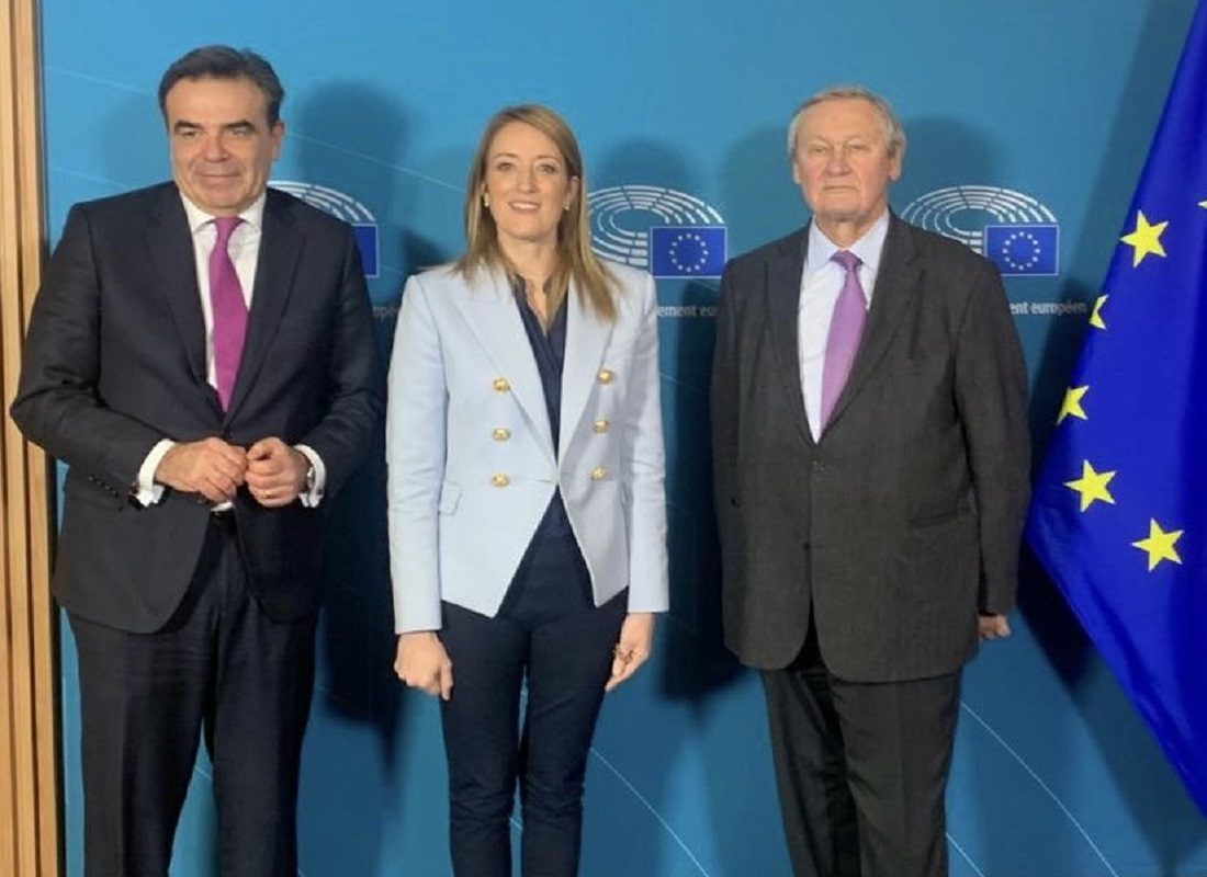 Margaritis Schinas (vice-président Commission européenne), Roberta Metsola (Présidente Parlement européen) et Frans van Daele