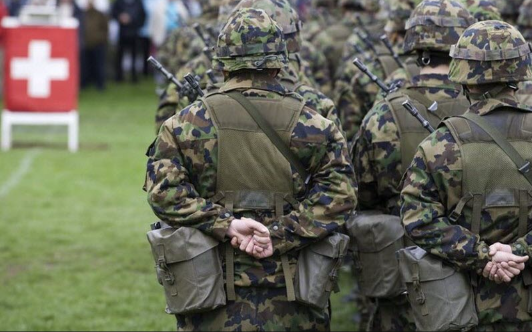 Une troupe de l'armée suisse.