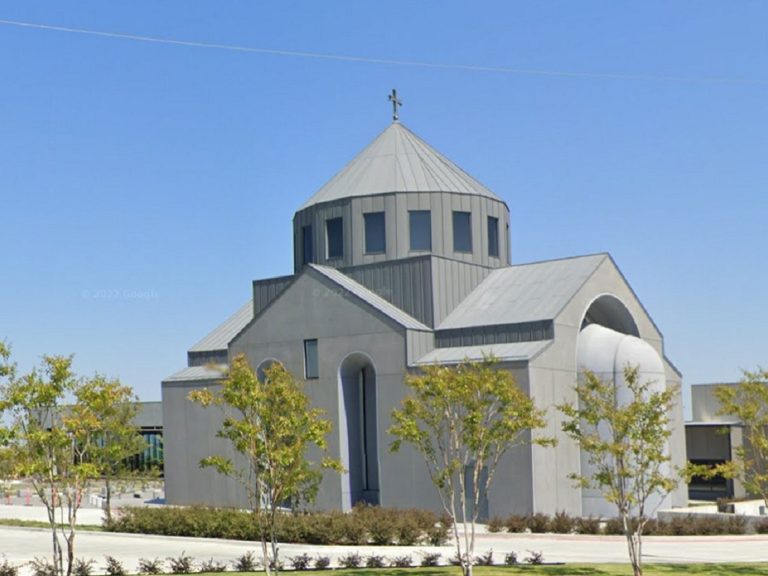 Vue de l'Eglise orthodoxe arménienne du Texas depuis la rue