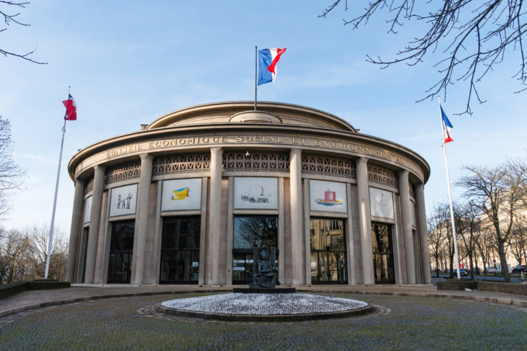 Photo du gros bâtiment du CESE, à Paris
