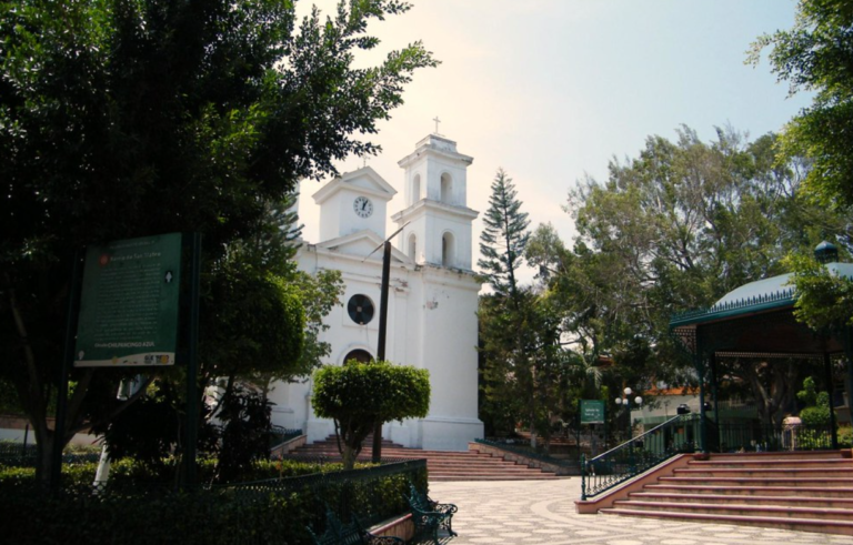 Vue extérieure de la grande église San Mateo