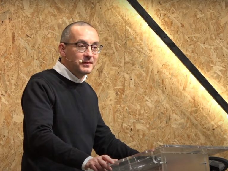 Bertrand Gounon prêche à l'Église évangélique de Châble-Croix