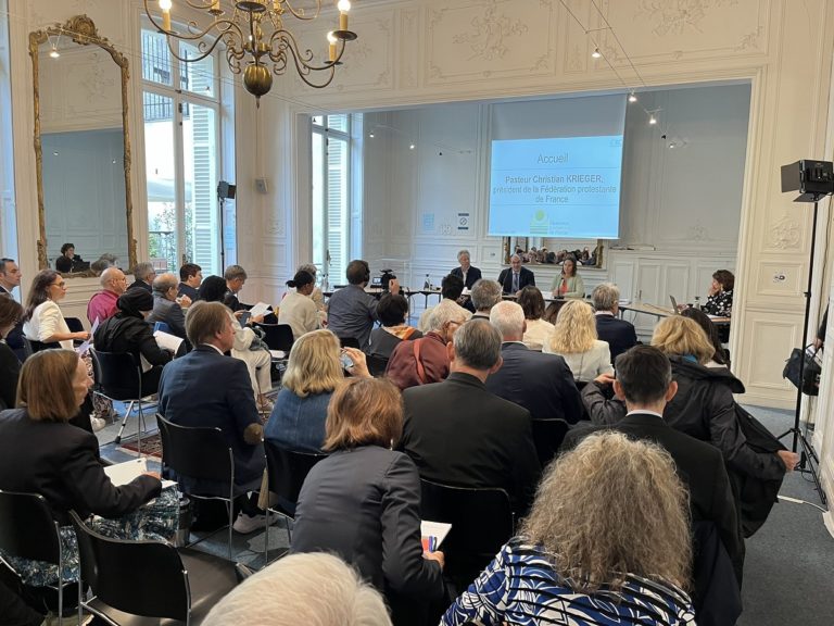 Les responsables du culte français sont réunis au siège de la Fédération protestante de France à Paris