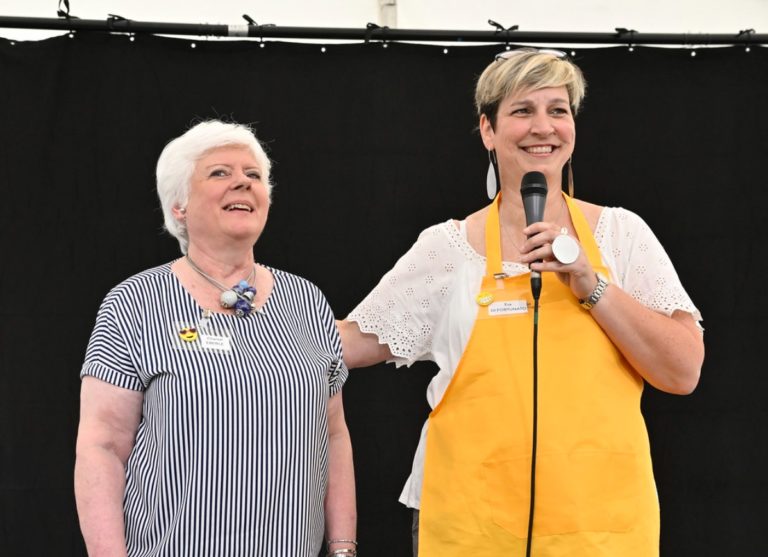 Chantal Eberlé aux côtés d'Eva Di Fortunato lors de la fête de l'Eglise protestante de Genève en 2022