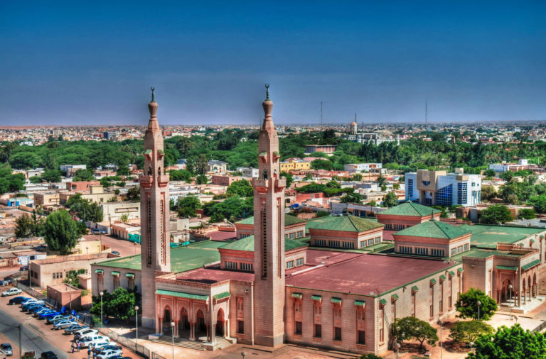 Vue aérienne de la grande mosquée de Nouakchott en Mauritanie