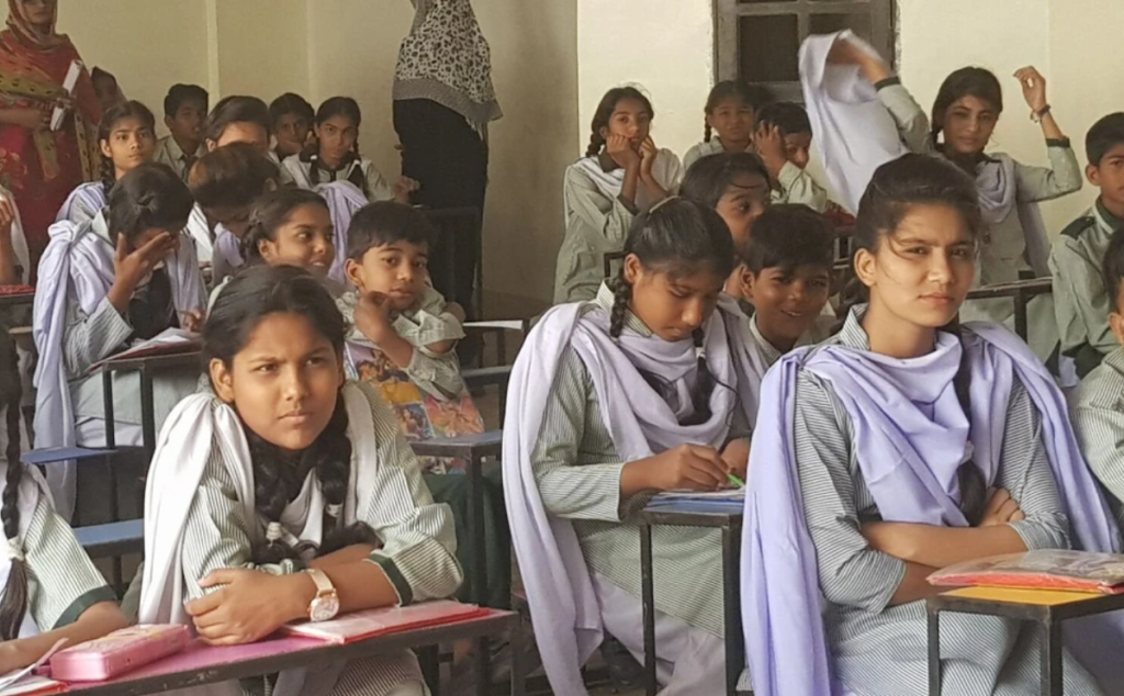 Classe d'enfants pakistanais