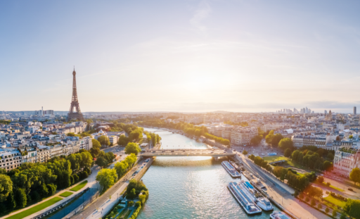 Vue aérienne de la Seine et de la tour Eiffel