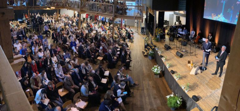 Une prise de vue d'en haut lors de l'une des réunions du week-end de célébrations des adventistes