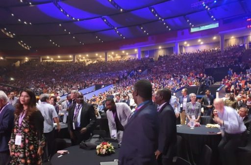 Les délégués des alliances évangéliques nationales dans les tribunes