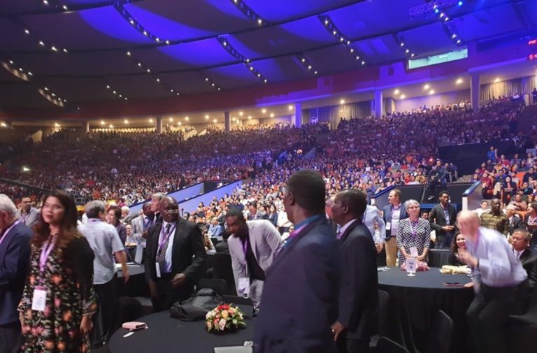 Les délégués des alliances évangéliques nationales dans les tribunes