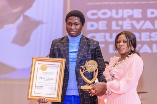 Bernard Cissa avec le prix