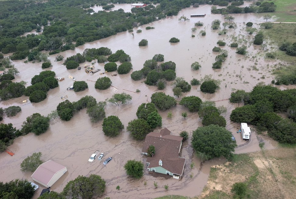 テキサス州の洪水：27人の子供とキリスト教のホリデーキャンプのモニターが死んだ