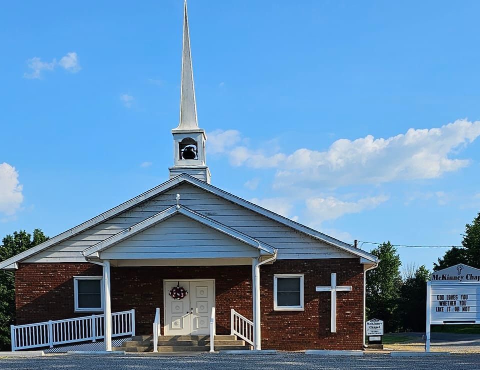 L'McKinney Chapel Freewill Baptist Church in the Lake of Egypt a été vandalisée par deux hommes le 24 juillet