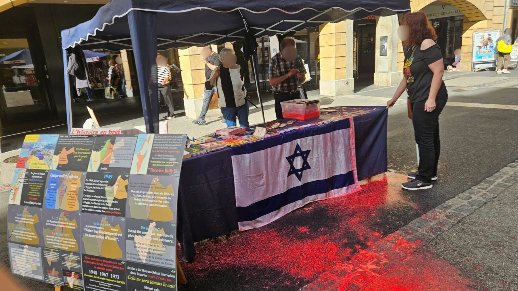 Un stand chrétien de soutien à Israël a été vandalisé samedi 30 août à Neuchâtel par des militants pro-palestiniens. Des bibles et d'autres ouvrages ont été détruits, et une plainte a été déposée après l'incident.
