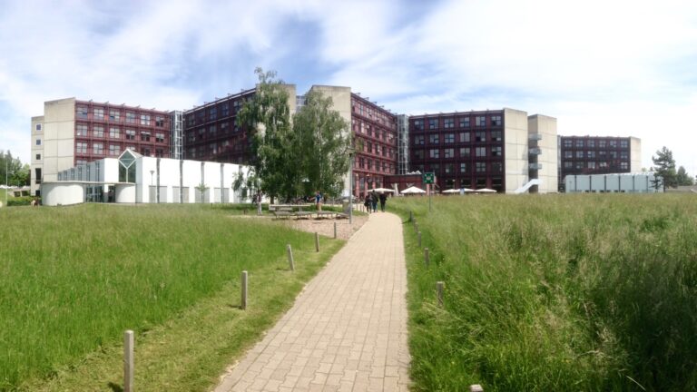 Bâtiment Anthropole de l'université de Lausanne, abritant la faculté de théologie.