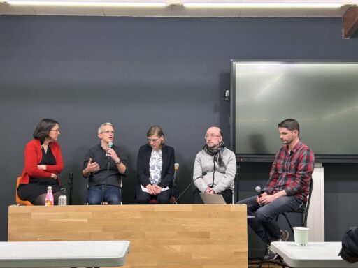 La discussion finale avec de gauche à droite Rachel Calvert, Clément Blanc, Marjorie Legendre, Daniel Hillion et l’animateur.