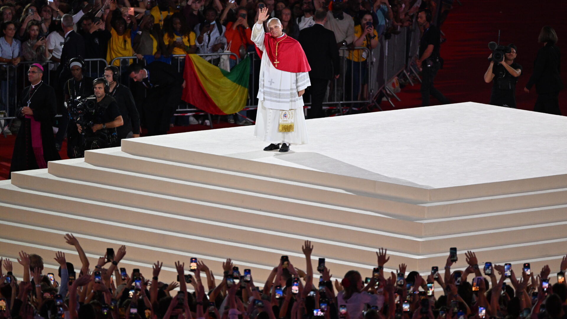 Le pape avant la tempête: regard d&rsquo;un pasteur sur la visite de Léon XIV en France